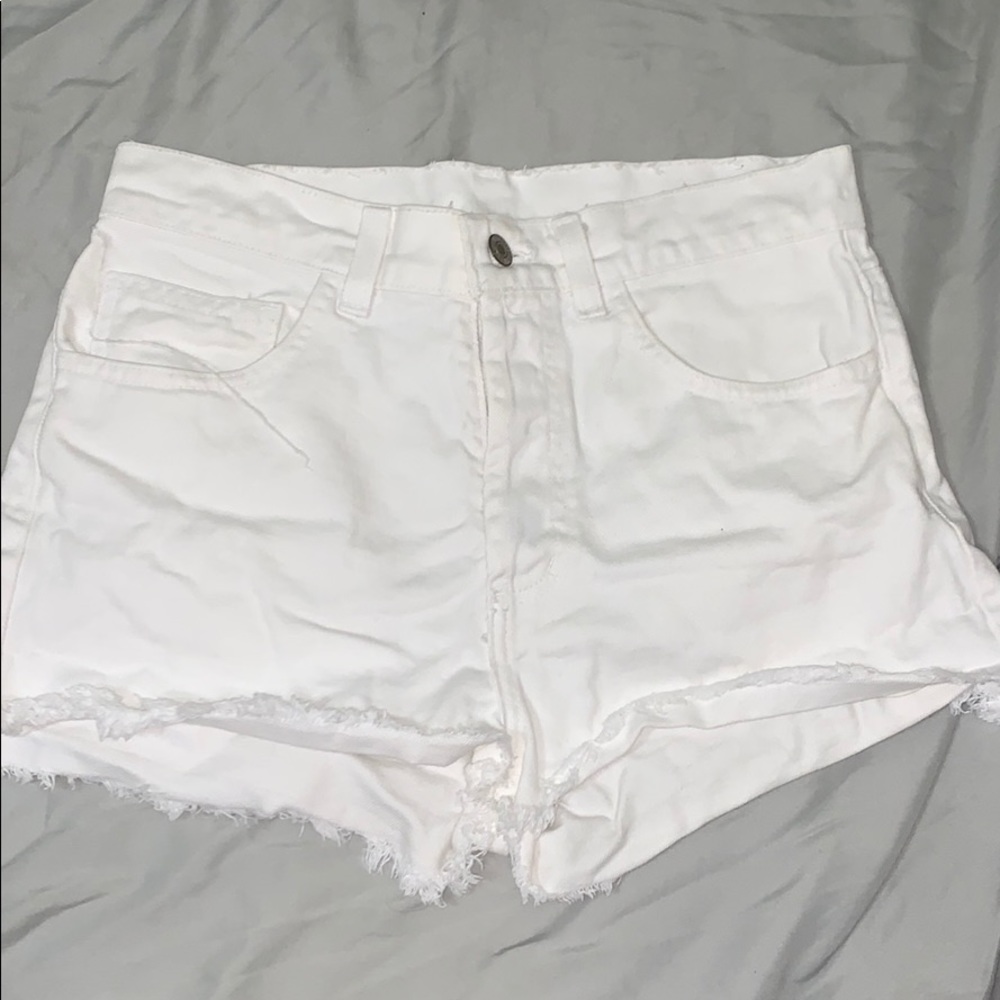 BRANDY MELVILLE: high waisted white denim shorts